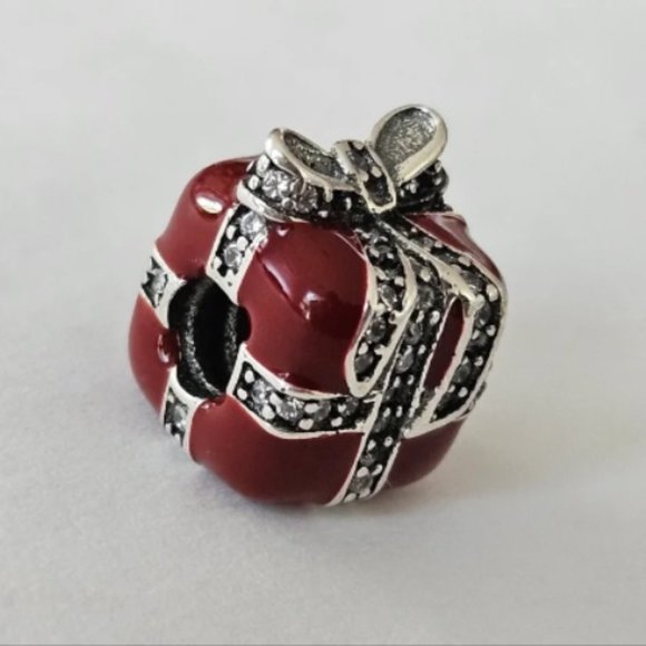 New Authentic Pandora Red Enamel Christmas Present Gift Charm - Picture 3 of 3